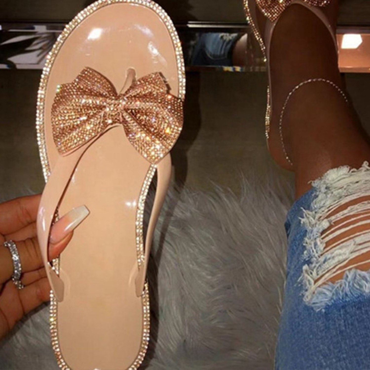 Moda mujer Diamante de imitación brillante Bling verano suave zapatilla plana Nudo de mariposa lazo Tielady diapositivas Flip Flop zapatos
