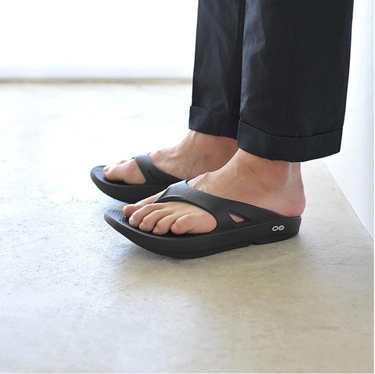 Sandalias de cuña estilo tanga para mujer con soporte para el arco para caminar cómodamente