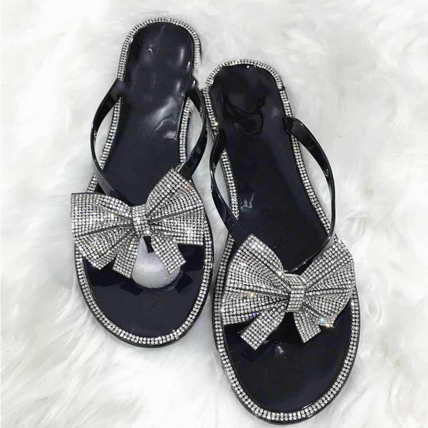 Moda mujer Diamante de imitación brillante Bling verano suave zapatilla plana Nudo de mariposa lazo Tielady diapositivas Flip Flop zapatos