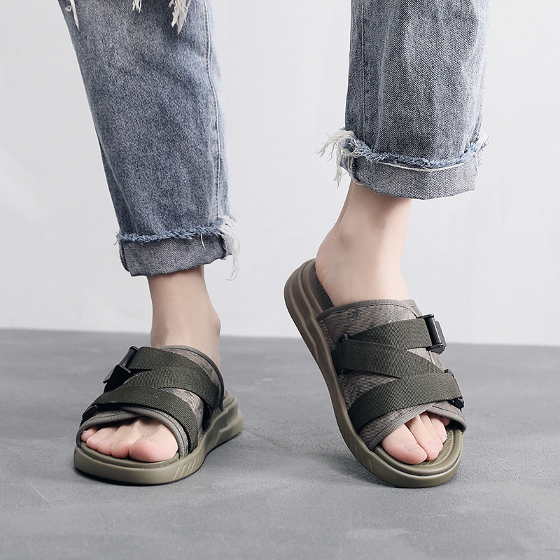 Sandalias al aire libre de tendencia de moda de verano para hombres Chanclas de playa de suela suave para hombres