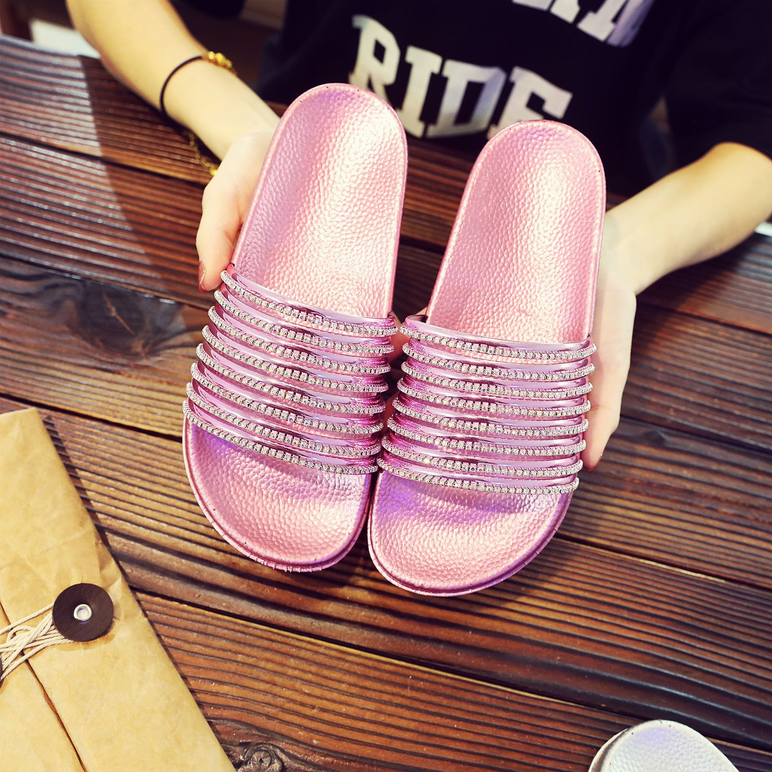 Zapatillas de fondo plano con diamantes brillantes y brillantes de Pvc