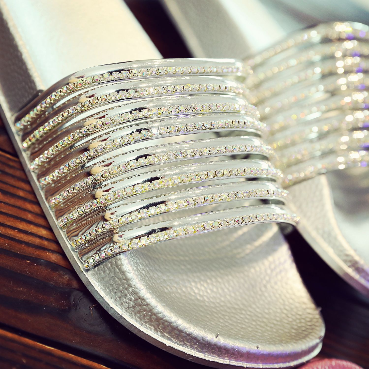 Zapatillas de fondo plano con diamantes brillantes y brillantes de Pvc